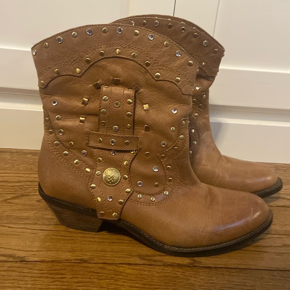 Vince Camuto Studded bootie cowboy boot Great cond